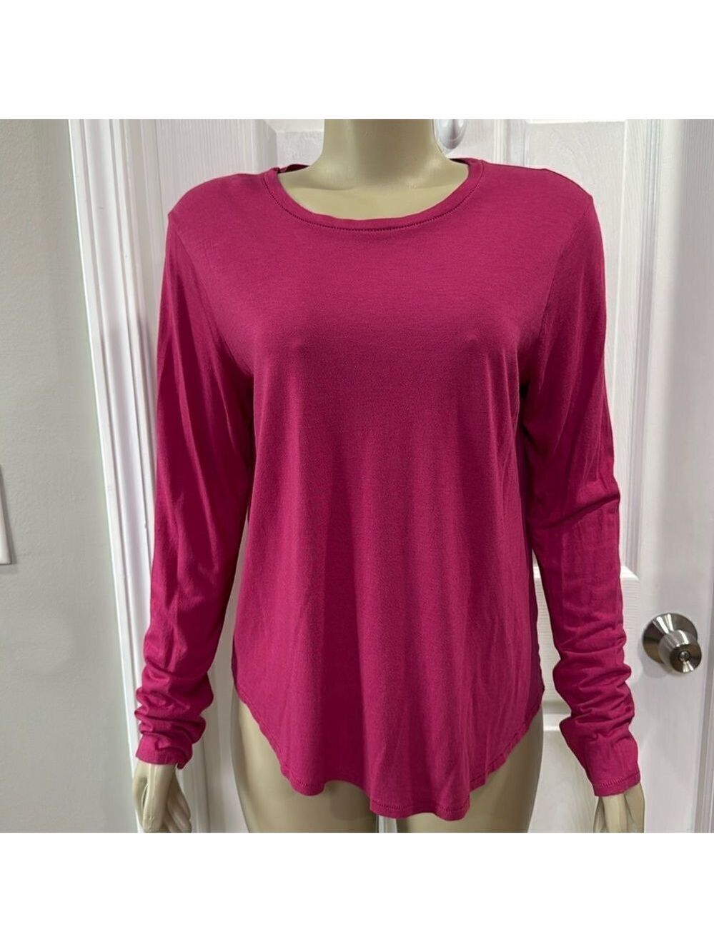 VINCE LONG SLEEVE T-SHIRT FUSCHIA. - Picture 1 of 7